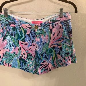 Lilly Pulitzer Vibrant Coral Reef Print Shorts - size 6